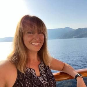 Meet your Posher, Conni